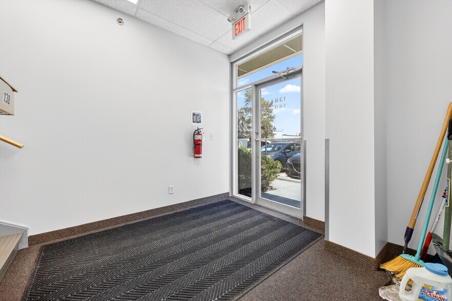 5700 1st St SW, Calgary, AB à vendre - Photo de l’immeuble – Image 3 sur 43
