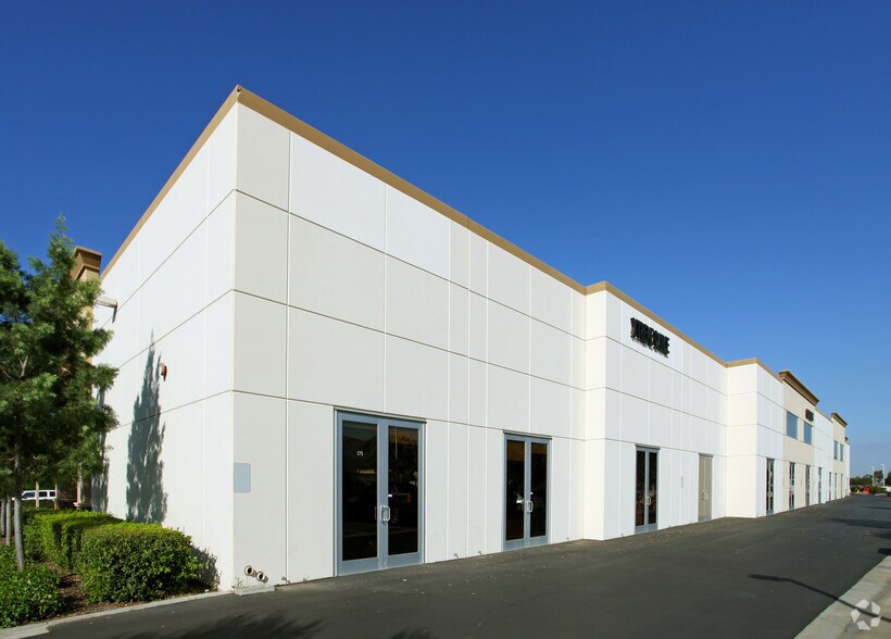 26439 Rancho Pky, Lake Forest, CA à louer - Photo de l’immeuble – Image 2 sur 8