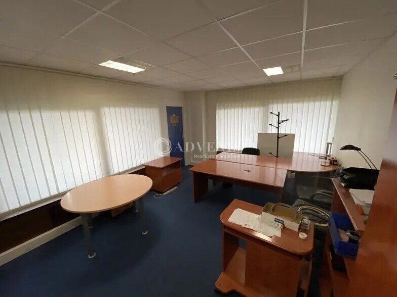 Bureau dans Trappes à louer - Photo de l’immeuble – Image 3 sur 4