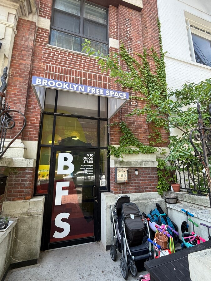 910 Union St, Brooklyn, NY 11215 - Lot Comm - - Photo intérieure - Image 1 of 6