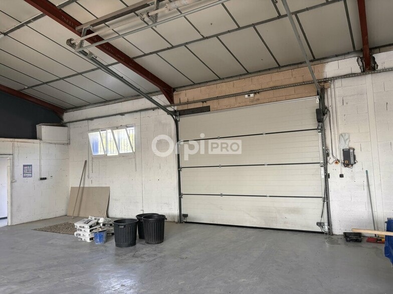 Local d'activités dans Bollene à vendre - Photo de l’immeuble – Image 2 sur 5