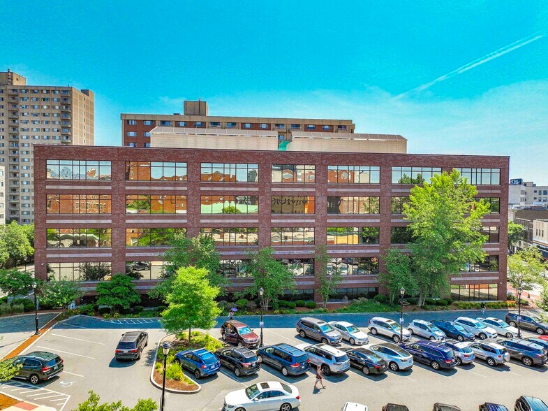 75 Pleasant St, Malden, MA à louer - Photo de l’immeuble – Image 2 sur 4