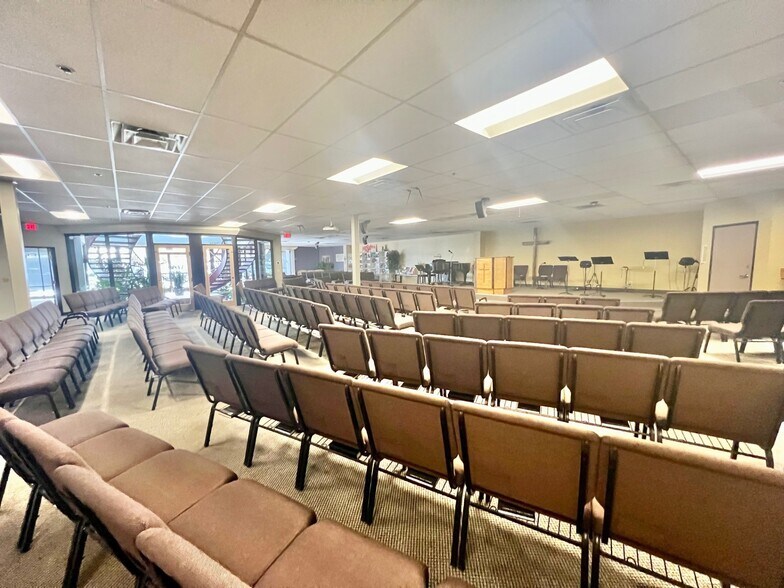 385 Gentry Way, Reno, NV à vendre - Photo de l’immeuble – Image 3 sur 13