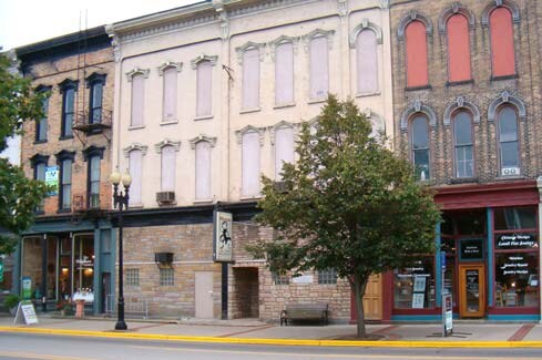 210 E Main St, Lowell, MI à louer Photo principale– Image 1 sur 8