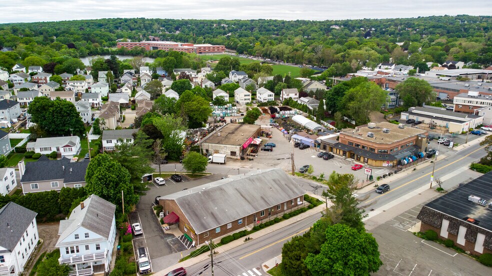 258 Blanchard Rd, Belmont, MA à vendre - Photo de l’immeuble – Image 3 sur 20