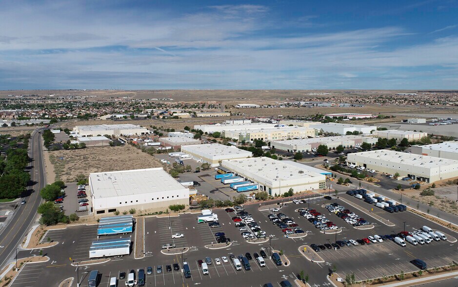 7300 Meridian Place & 7201 Bluewater Rd portefeuille de 2 biens à vendre sur LoopNet.fr - Photo de l’immeuble – Image 2 sur 7