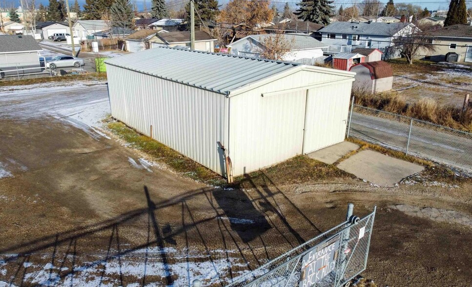 9903 100 St, Morinville, AB à vendre - Photo principale – Image 2 sur 9