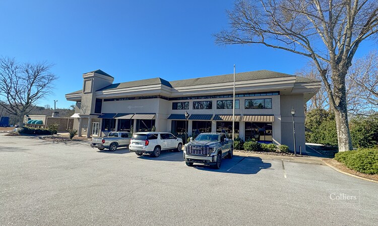 937 N Pleasantburg Dr, Greenville, SC à louer - Photo de l’immeuble – Image 2 sur 9