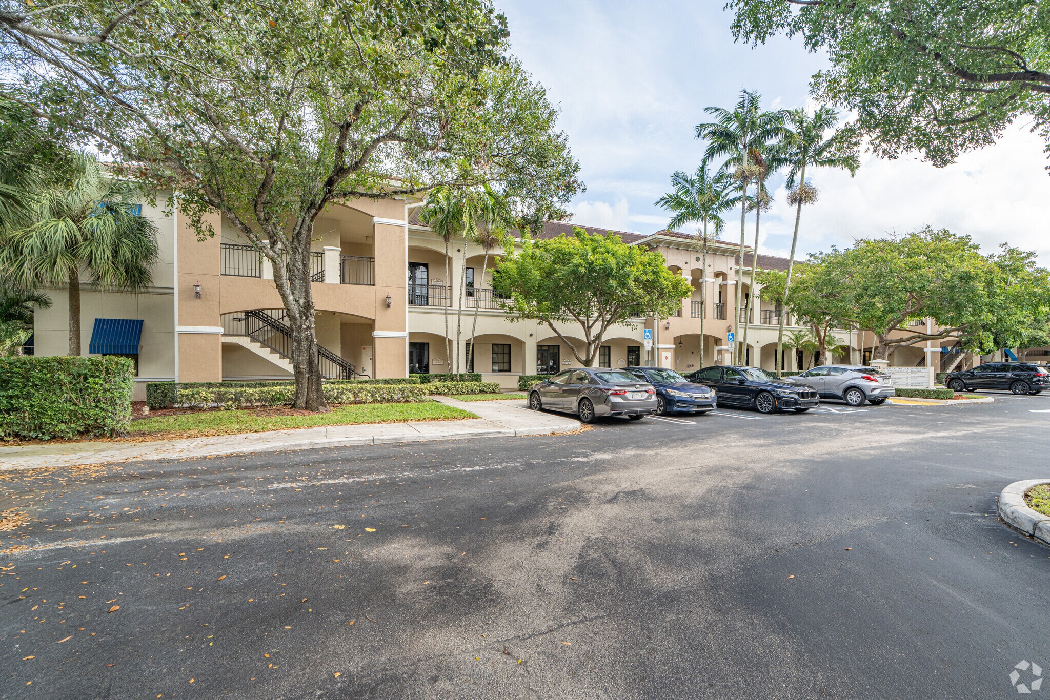 7351 Wiles Rd, Coral Springs, FL à louer Photo principale– Image 1 sur 15