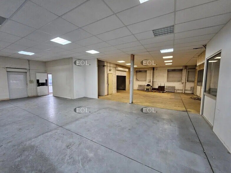 Local d'activités dans Crosne à vendre - Photo de l’immeuble – Image 3 sur 10