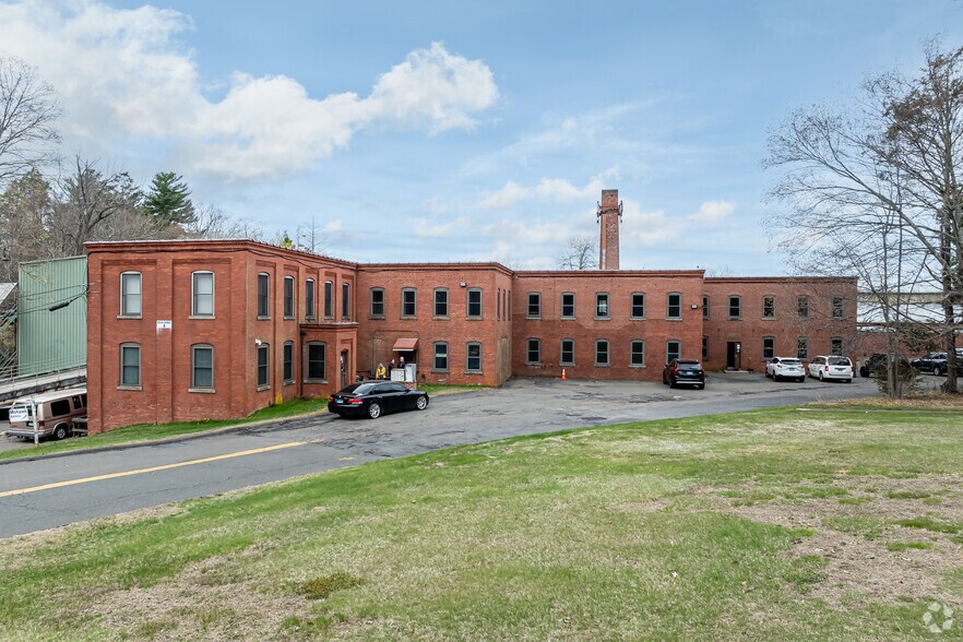 5-40 Glen Rd, Manchester, CT à louer - Photo principale – Image 1 sur 48
