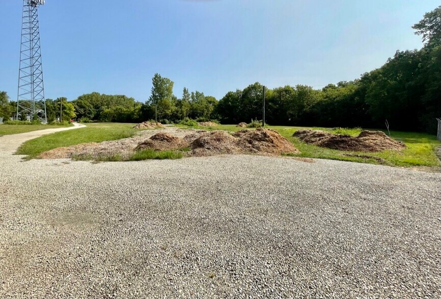 1610 S Macedonia Ave, Muncie, IN à louer - Photo de l’immeuble – Image 3 sur 4