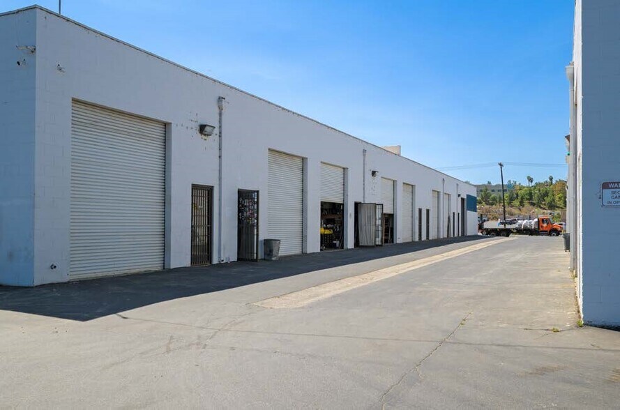747 Twin Oaks Valley Rd, San Marcos, CA à louer - Photo de l’immeuble – Image 3 sur 3