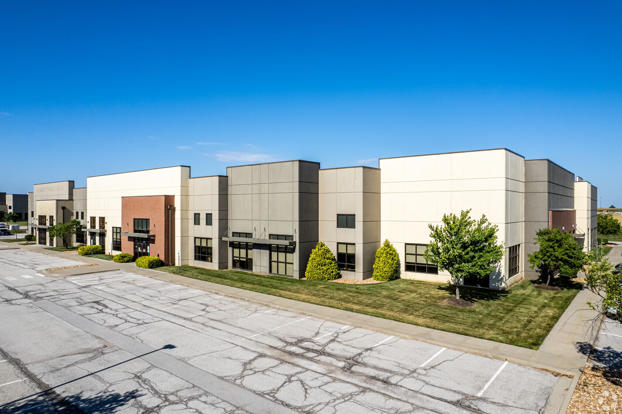 2810-2850 NE Independence Ave, Lee's Summit, MO à louer Photo principale– Image 1 sur 5