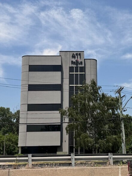 411 State Route 17, Hasbrouck Heights, NJ à louer - Photo de l’immeuble – Image 1 sur 11