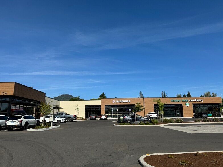 1314 Springbrook Rd, Medford, OR à louer - Photo de l’immeuble – Image 2 sur 9
