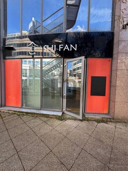 Local commercial dans Nanterre à louer - Photo de l’immeuble – Image 1 sur 8