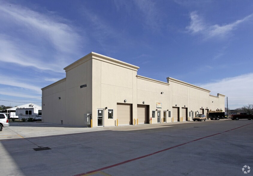 10511 Windsor Ln, Houston, TX à louer - Photo de l’immeuble – Image 2 sur 7