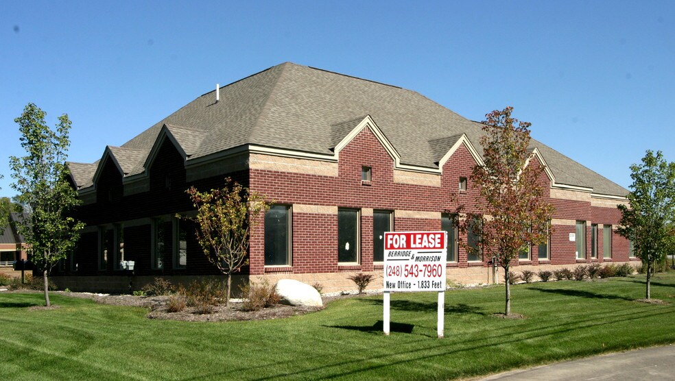 2201 Auburn Rd, Auburn Hills, MI à louer - Photo de l’immeuble – Image 3 sur 4