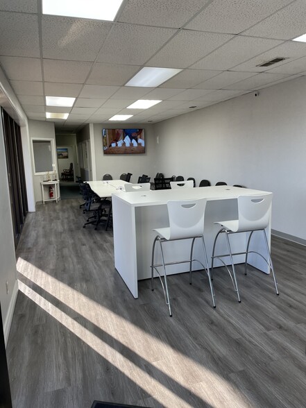 4718 S Loop 289, Lubbock, TX à louer - Photo de l’immeuble – Image 3 sur 9