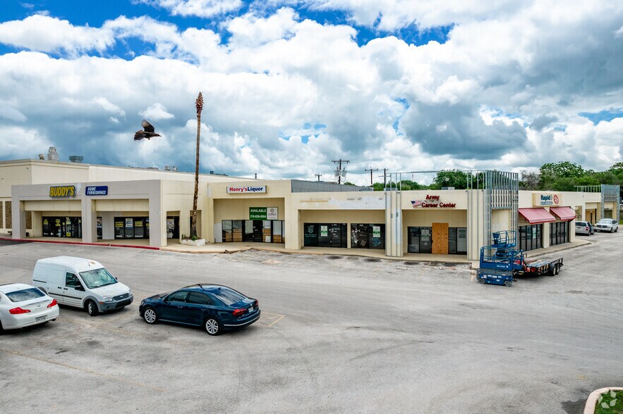 12002-12016 Perrin Beitel Rd, San Antonio, TX à louer - Photo de l’immeuble – Image 2 sur 7