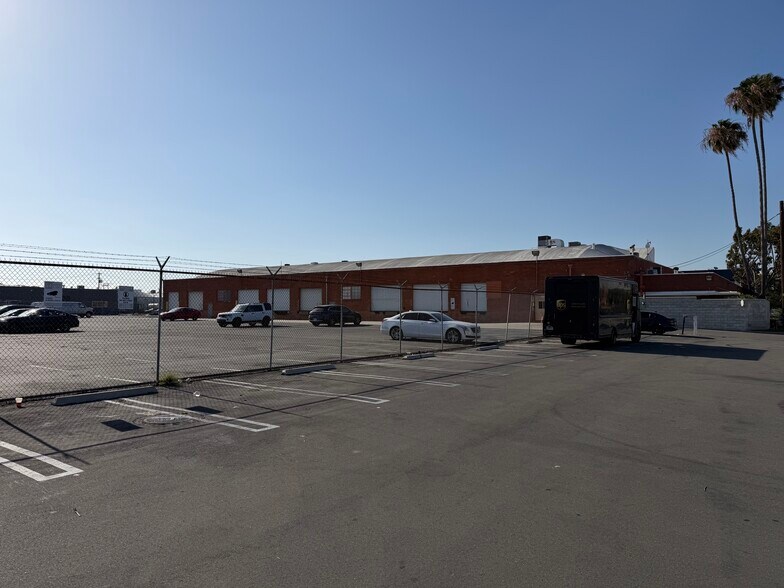 12955 Chadron Ave, Hawthorne, CA à louer - Photo de l’immeuble – Image 3 sur 4