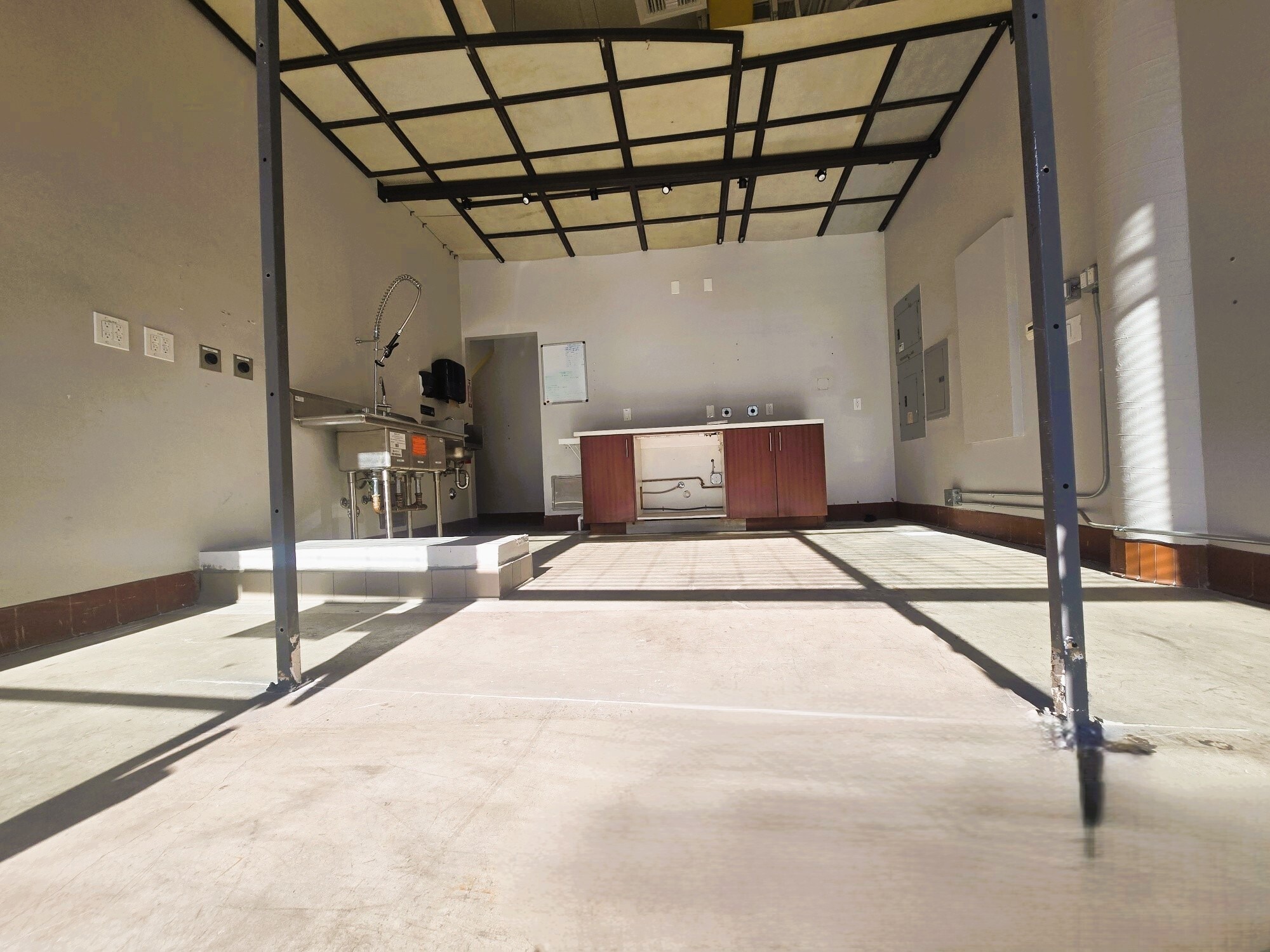 221 E 12th St, Los Angeles, CA à louer Photo intérieure– Image 1 sur 2