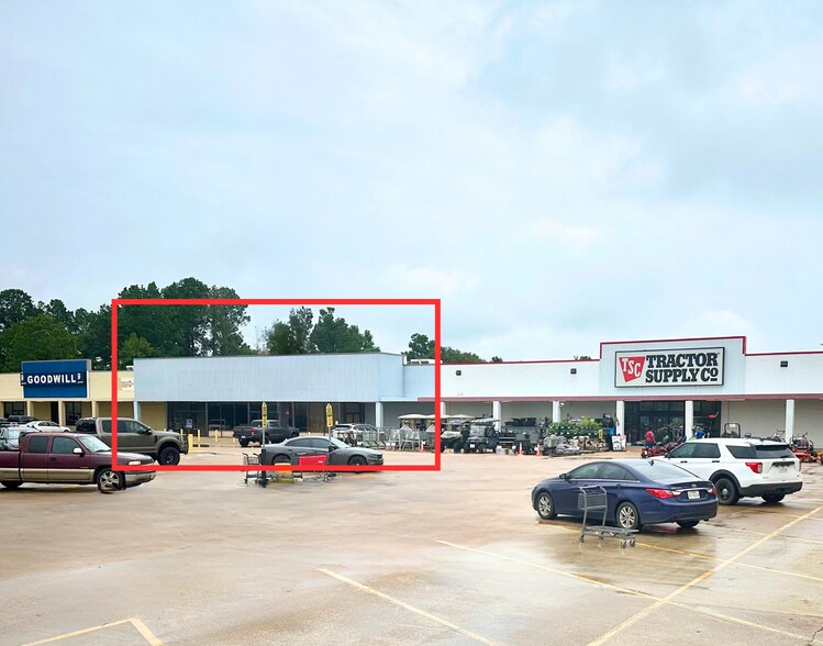 1233 Tenaha St, Center, TX à louer - Photo de l’immeuble – Image 1 sur 25