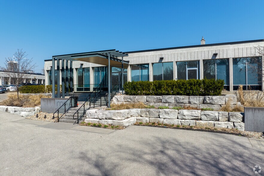 1125 Leslie St, Toronto, ON à louer - Photo de l’immeuble – Image 3 sur 23