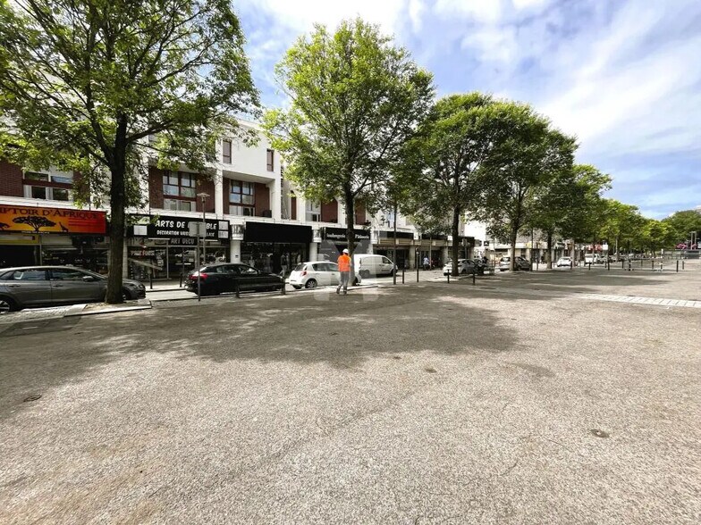 Local commercial dans Évry-Courcouronnes à louer - Photo de l’immeuble – Image 1 sur 5