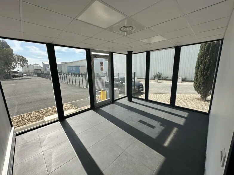 Local commercial dans Puget-sur-Argens à louer - Photo de l’immeuble – Image 3 sur 9