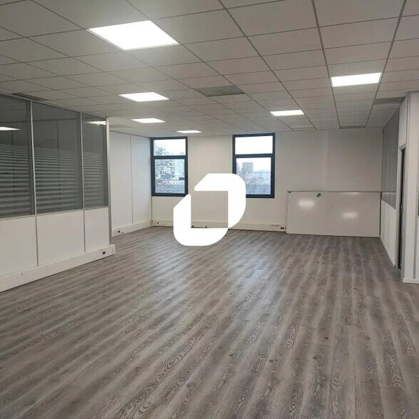 Bureau dans Créteil à louer - Photo de l’immeuble – Image 3 sur 11