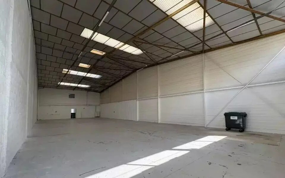 Local d’activités dans Coignières à louer Photo de l’immeuble– Image 1 sur 8