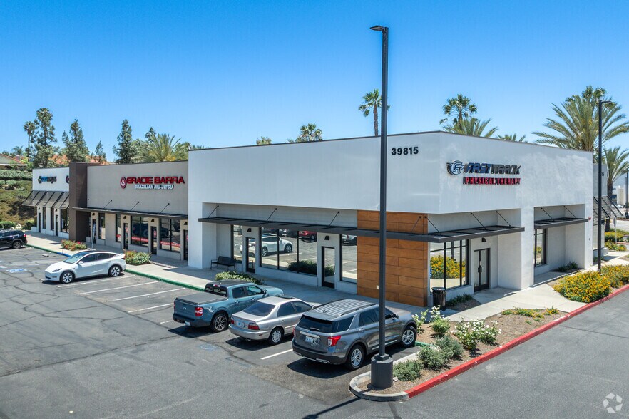 39815 Alta Murrieta Dr, Murrieta, CA à vendre - Photo principale – Image 1 sur 6