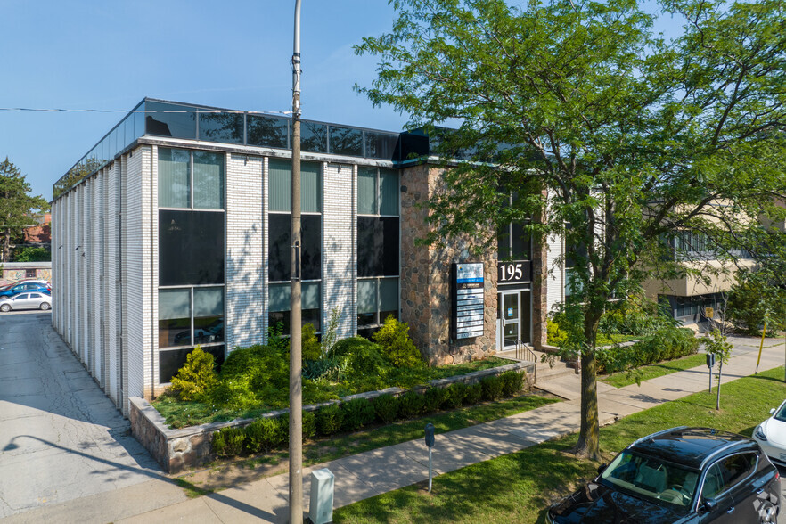 195 King St, St Catharines, ON à louer - Photo de l’immeuble – Image 3 sur 3