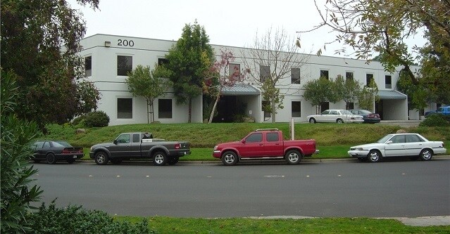 200 Mason Cir, Concord, CA à louer - Photo de l’immeuble – Image 3 sur 3