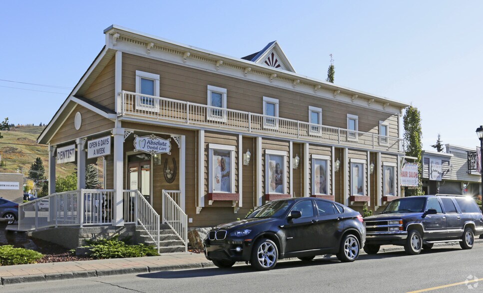 508 1st St E, Cochrane, AB à louer - Photo principale – Image 1 sur 5
