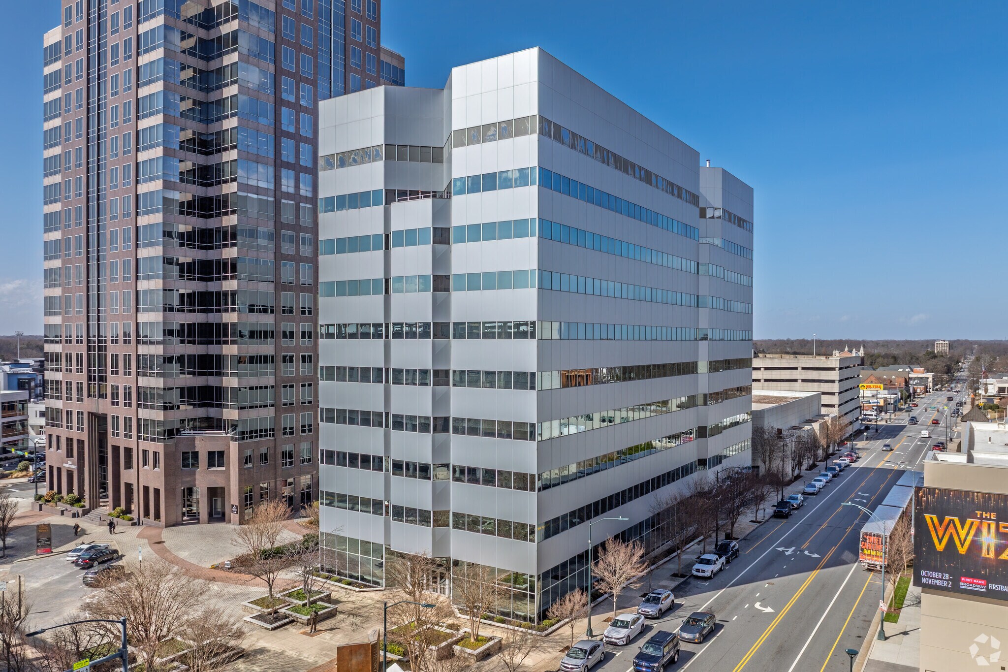301 N Elm St, Greensboro, NC à louer Photo de l’immeuble– Image 1 sur 6