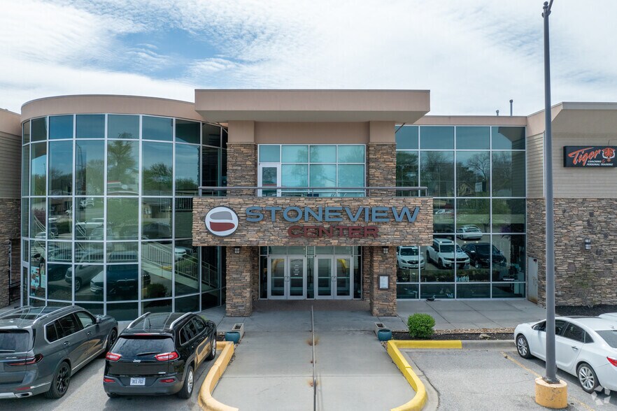 4747 Pioneers Blvd, Lincoln, NE à louer - Photo principale – Image 1 sur 15