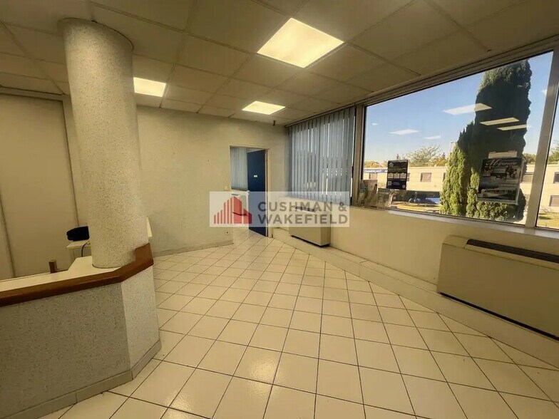 Bureau dans Nîmes à vendre - Photo de l’immeuble – Image 2 sur 2