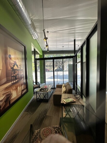 2612 E Colorado Blvd, Pasadena, CA à louer - Photo de l’immeuble – Image 3 sur 5