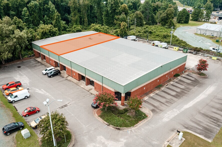 200-225 Commercial Ct, Sanford, NC à louer - Photo de l’immeuble – Image 2 sur 9