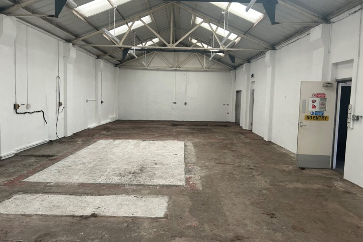 Trevol Rd, Torpoint, CON PL11 2TB - Lot 3a -  - Photo intérieure - Image 1 of 5