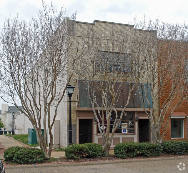 16 W Queens Way, Hampton, VA à louer - Photo principale – Image 1 sur 4