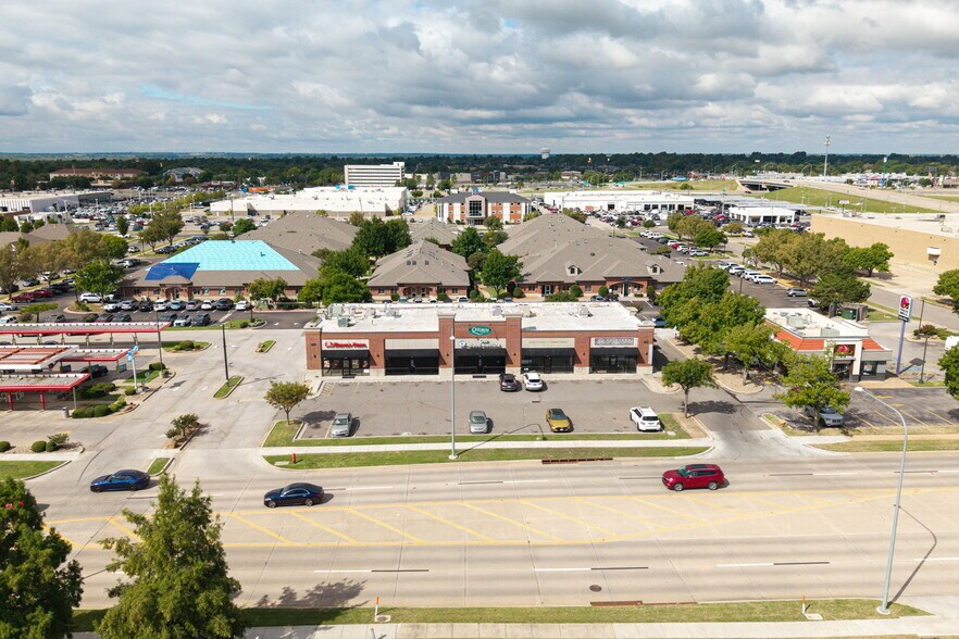 1004 NW 24th Ave NW, Norman, OK à louer - Photo de l’immeuble – Image 2 sur 10