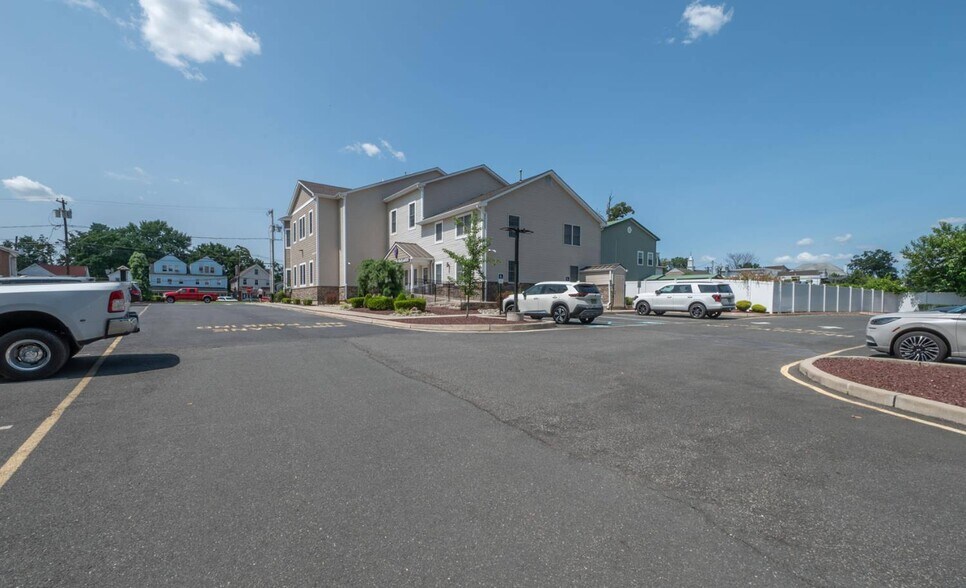 15-17 E Railroad Ave, Jamesburg, NJ à vendre - Photo de l’immeuble – Image 3 sur 9