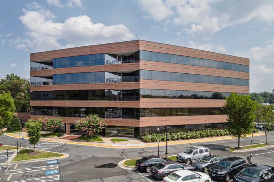 10306 Eaton Pl, Fairfax, VA à louer - Photo de l’immeuble – Image 3 sur 14