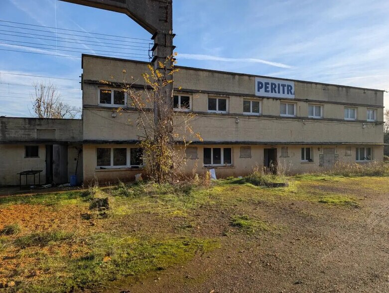 Industriel/Logistique dans Précy-sur-Oise à vendre - Photo de l’immeuble – Image 3 sur 5