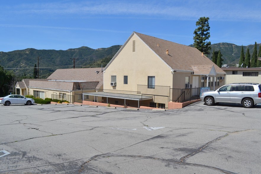 2817 Montrose Ave, Glendale, CA à vendre - Photo de l’immeuble – Image 3 sur 8