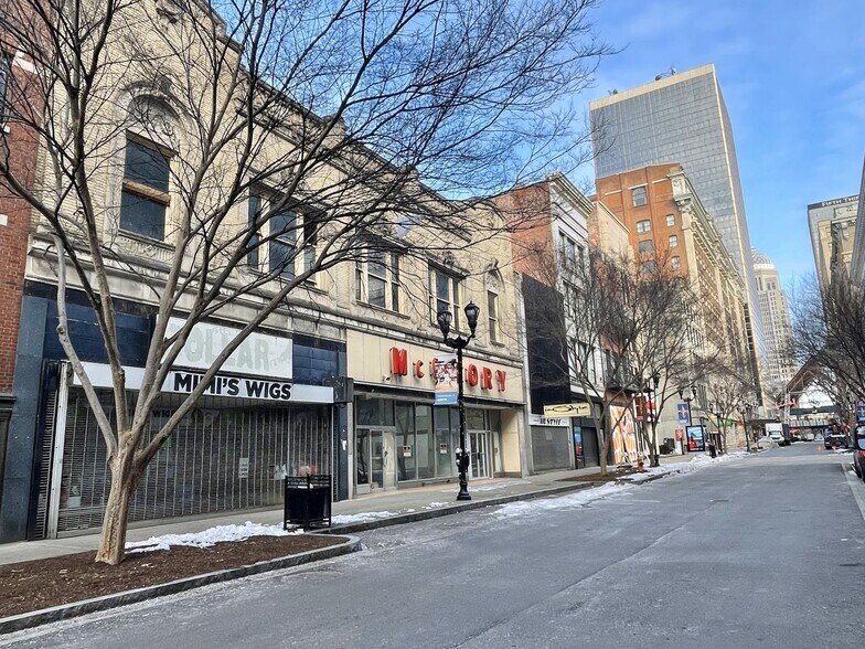544-546 S 4th St, Louisville, KY à vendre - Photo de l’immeuble – Image 2 sur 11